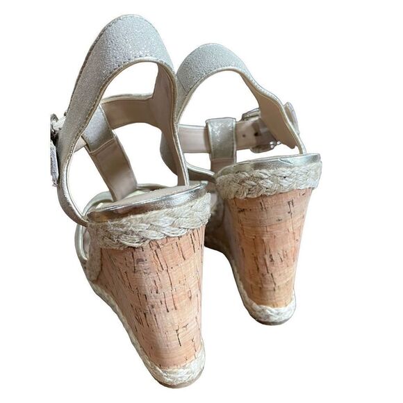 ANTONIO MELANI MAREE T-STRAP
GOLD WEDGE size 9 - Picture 4 of 16